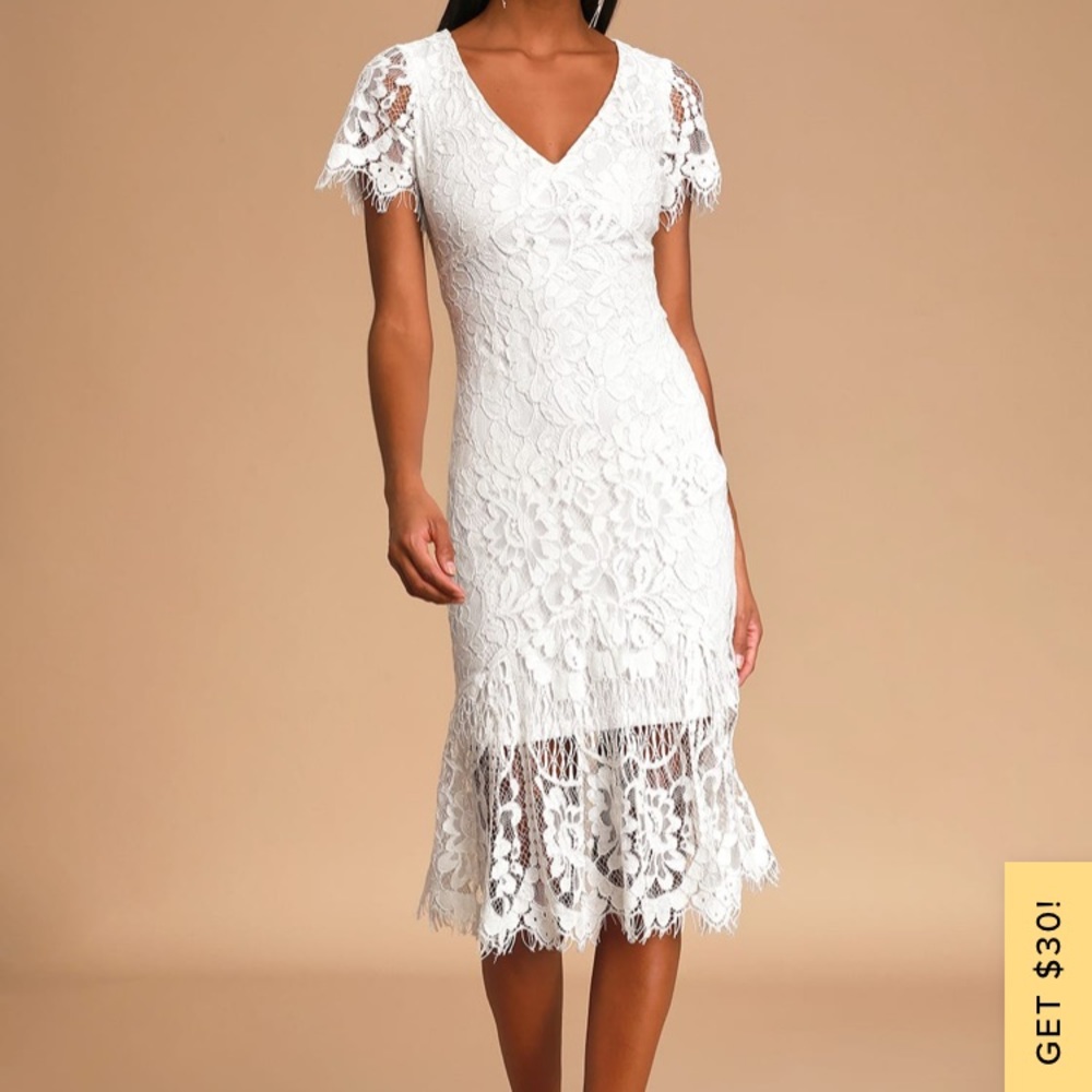 Wedding dress perfect for courthouse wedding.